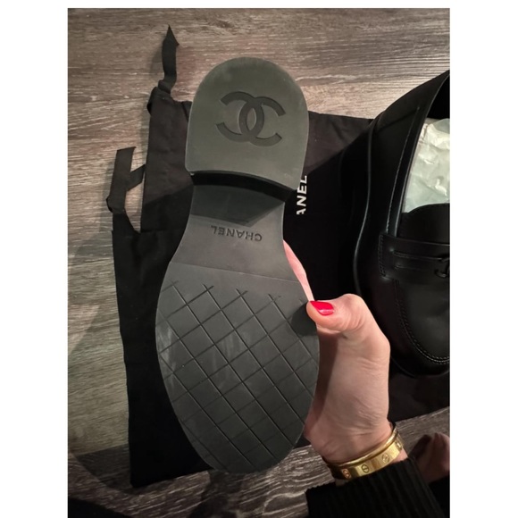 CHANEL loafers!! Amazing deal. Worn once minimal wear no sign of wear on leather - Picture 2 of 6